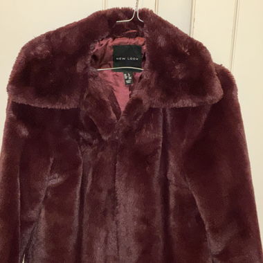 Veste en fausse fourrure bordeaux 