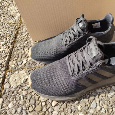 Baskets Adidas taille 46