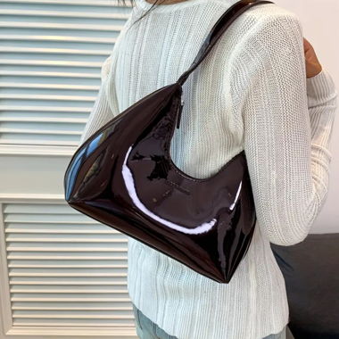 Shoulder Bag in Burgundy red