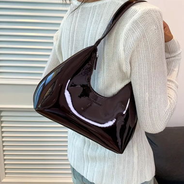 Shoulder Bag in Burgundy red