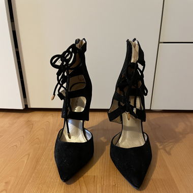 High Heels mit Schnürdetail