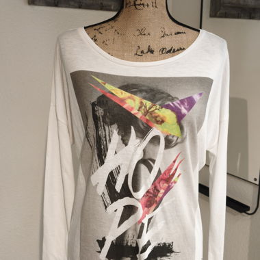 T-shirt blanc à manches longues avec imprimé