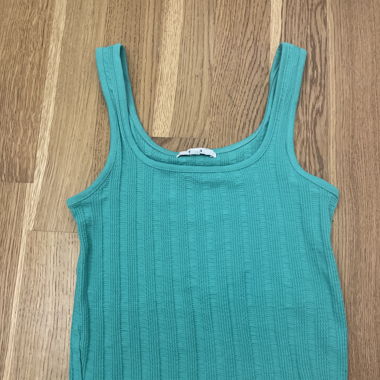 Grünes Top