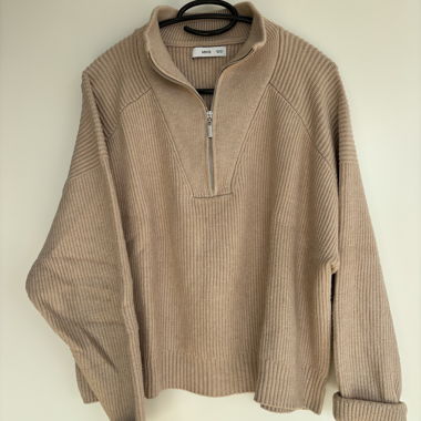 Maglione beige a coste con zip MNG