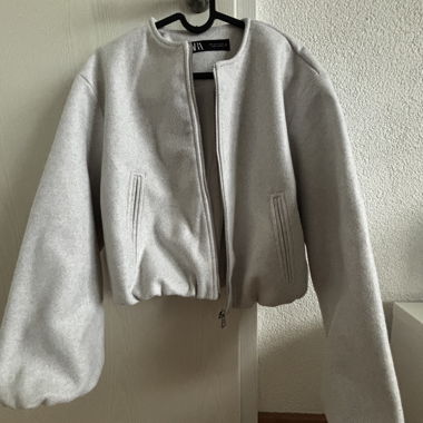 Zara short zip-up jacket ecru