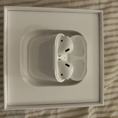 Apple AirPods avec boîtier de charge
