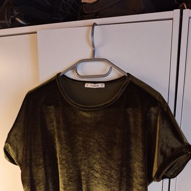Robe kaki en velour