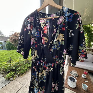 Summer dress with floral motif 