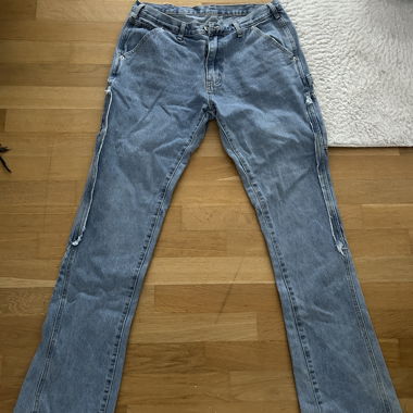 Jeans a zampa con effetto vissuto