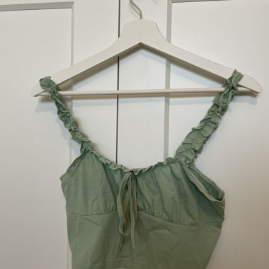 Top corto verde