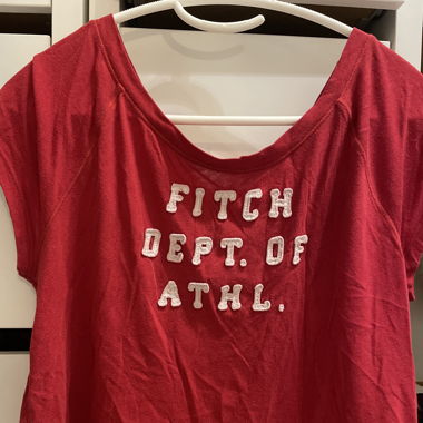 Rotes Shirt