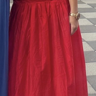 Robe rouge à fines bretelles