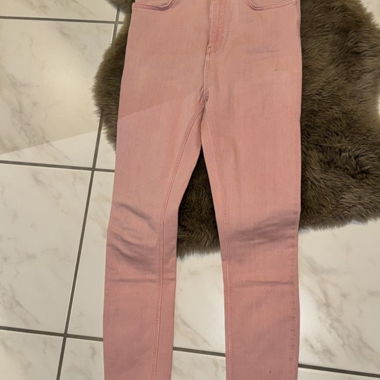 Rosa Skinny-Jeans mit Fransen