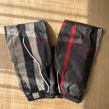 Shorts oder Badehose mit Streifen