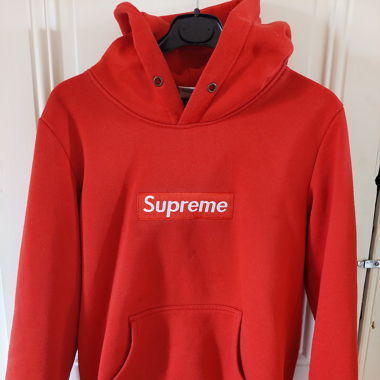 supreme sweatshirt