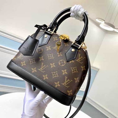 Umhängetasche mit Monogramm