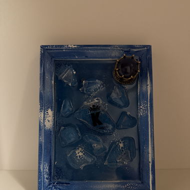 D&G KING  Broken Bottle Art 