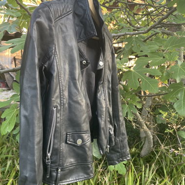 Giacca in pelle nera taglia 152