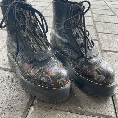 Dr. Martens Bottes Sinclair cuir avec roses Taille 38