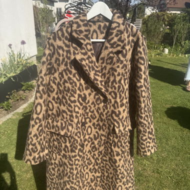 Manteau à motif léopard