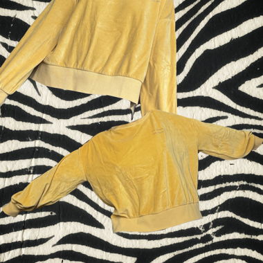 Gelber pulli