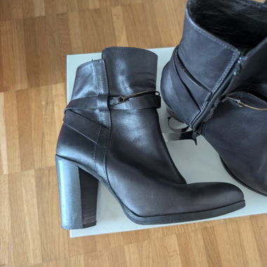 Dubkelblaue, italienische Leder-Stiefeletten