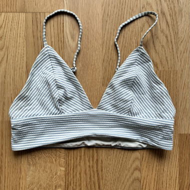 Gestreiftes Bikini-Set