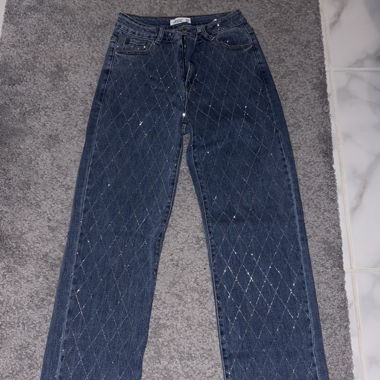 Pantaloni blu con paillettes 