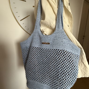 Geflochtene Sommertasche in Hellblau