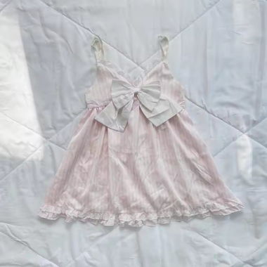 Robe en satin rose