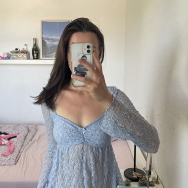 Himmelblaues Sommer Langarm-Shirt