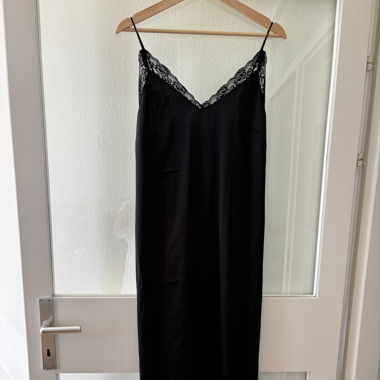 Robe satin dentelle noir