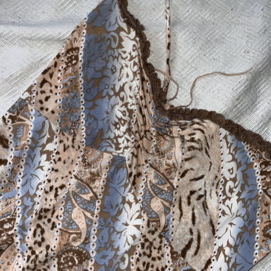 gemustertes Kleid