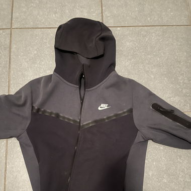 NIKE TECH