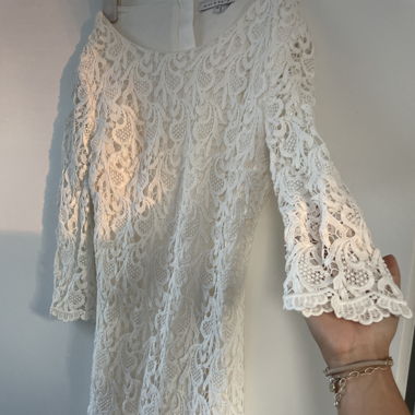 Schöner gemustertes Kleid