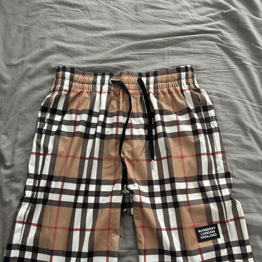 short burberry taille L