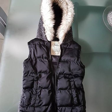 Schönes Gilet/Weste mit Kapuze (Gr. S)