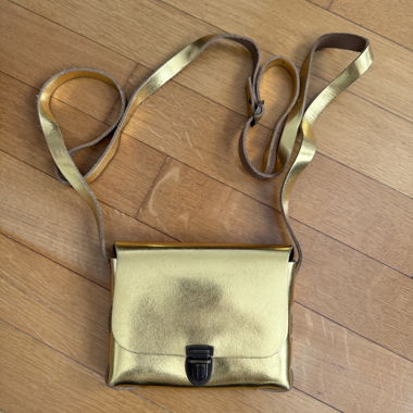Borsa a tracolla metallizzata oro in pelle vera