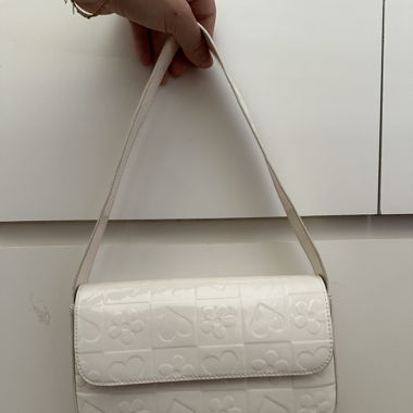 White purse 