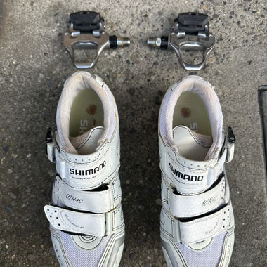 Shimano Rennradschuhe mit Pedalen