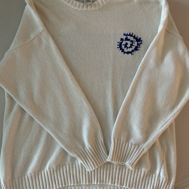 Pull Urban Outfitters (regardez l’arrière ! )