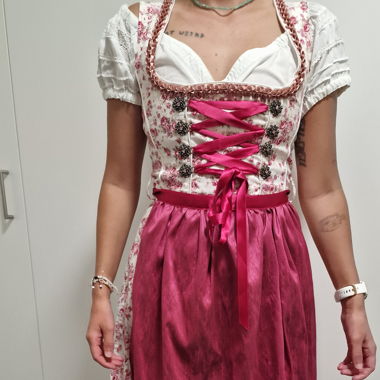 Abito dirndl con motivo floreale