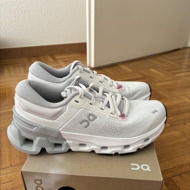 On CloudFlyer 5 NEUVES taille 38