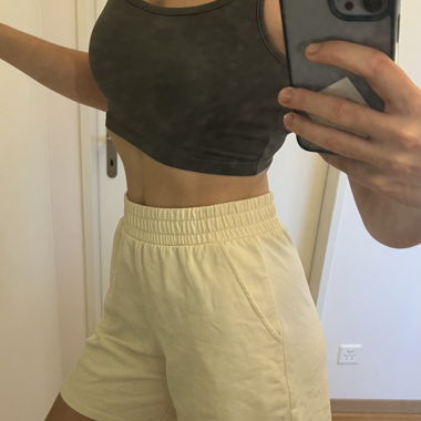 Shorts jaune œuf