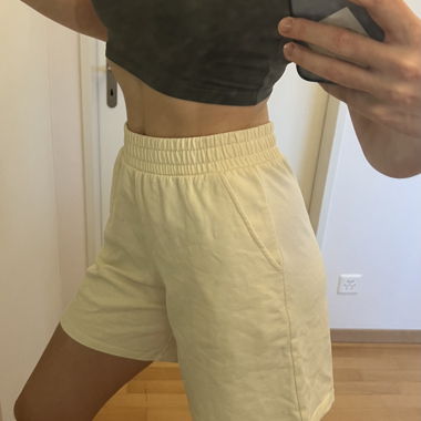 Shorts giallo uovo