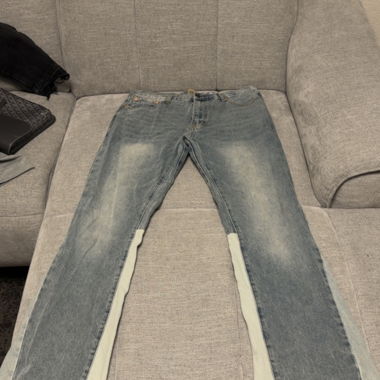 Blaues Gallery-Dept-Jeans mit ausgewaschenem Look