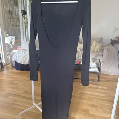 langes Kleid langarm mit Rückenausschnitt