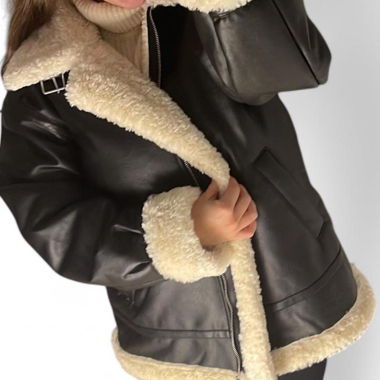 Veste noire en similicuir