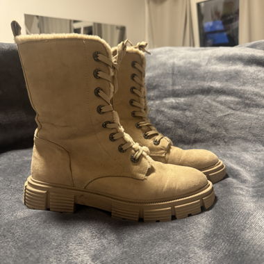 Beige Winterstiefel