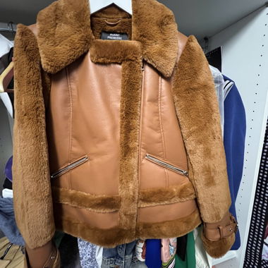 Veste en cuir (fausse peau) avec fourrure synthétique